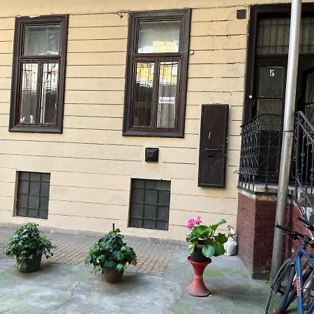 Lavender Apartment Near Heroes' Square & Puskas Stadium Boedapest Buitenkant foto