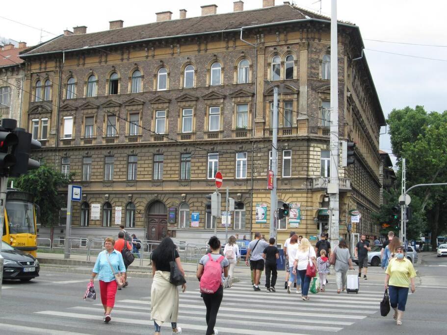 Lavender Apartment Near Heroes' Square & Puskas Stadium Boedapest Buitenkant foto